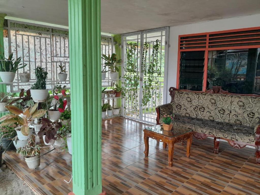 Oyo 91477 Fazira Home Stay Syariah Sibolga Екстериор снимка