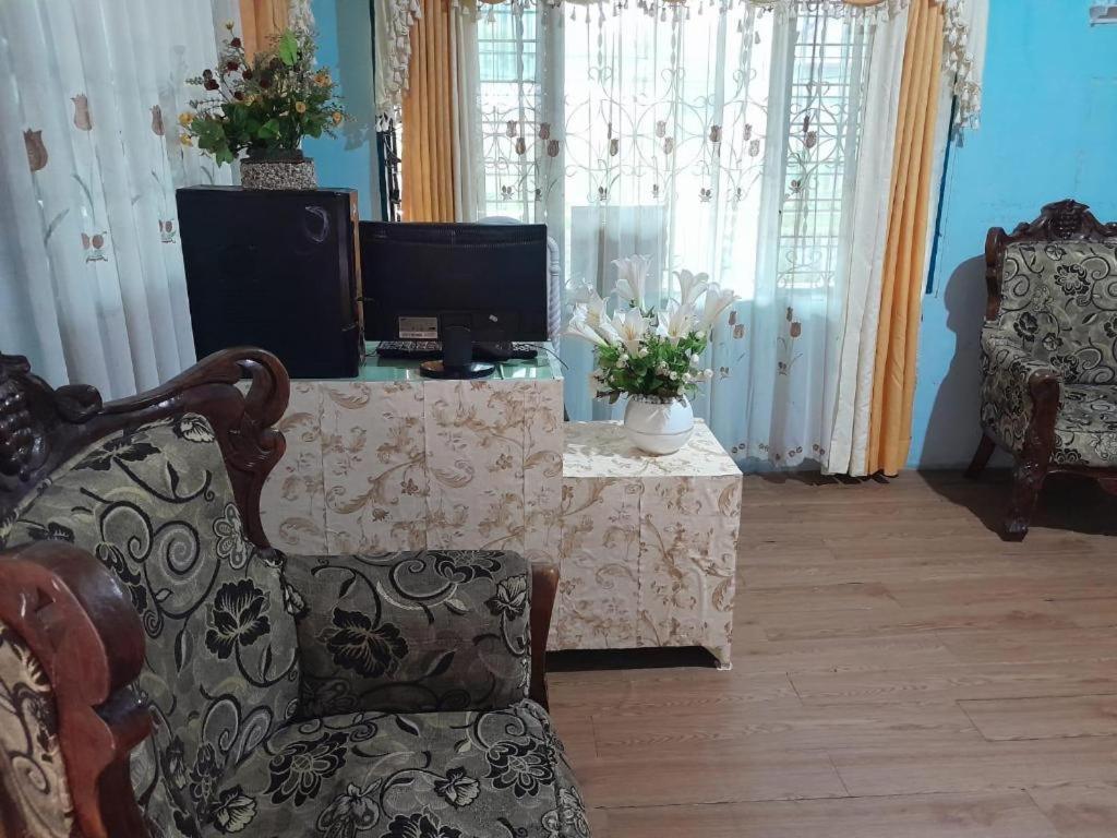 Oyo 91477 Fazira Home Stay Syariah Sibolga Екстериор снимка